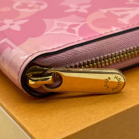 Louis Vuitton Valentine Vernis Monogram Limited Edition Long Round Zippy Wallet - Picture 13 of 16